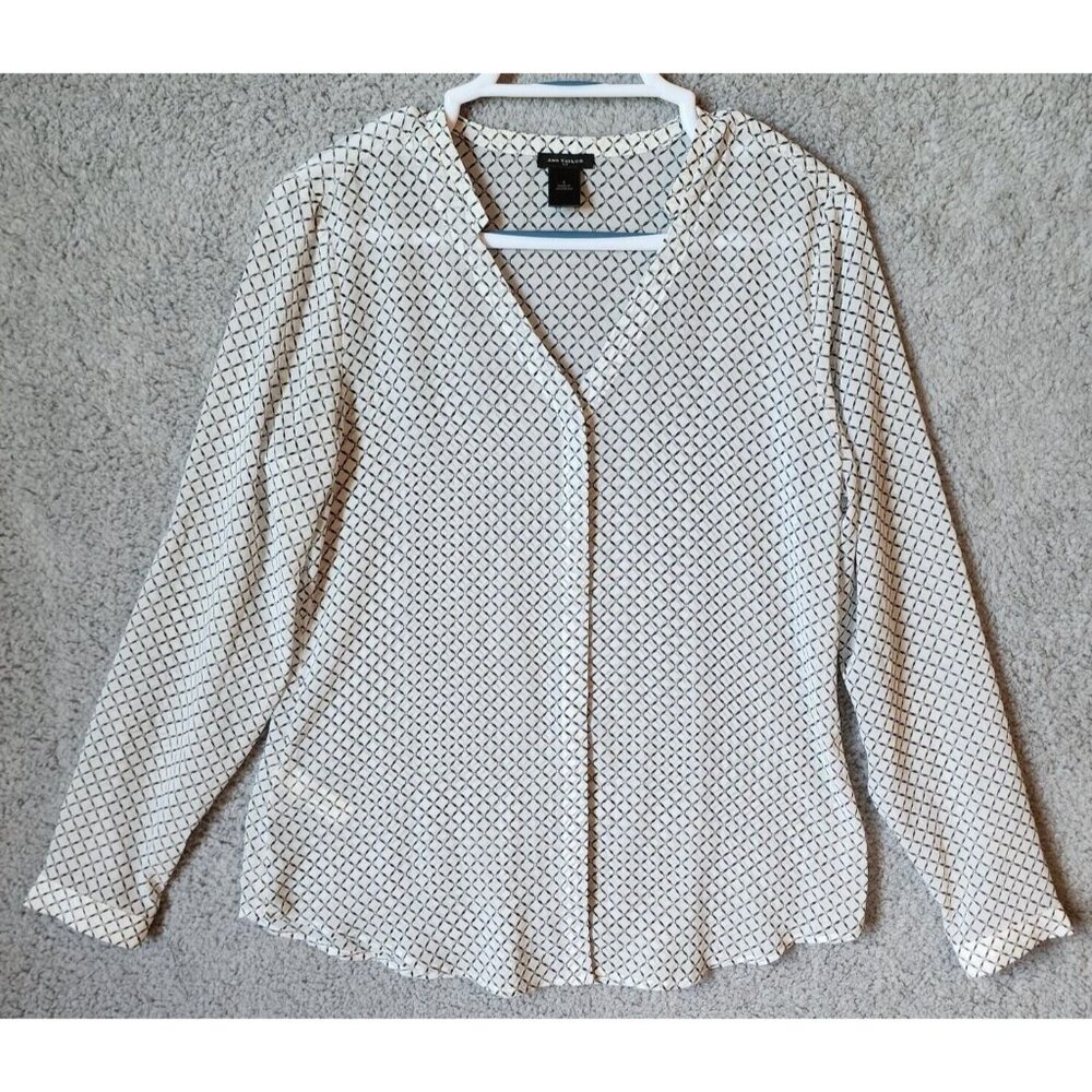 Ann Taylor Women's Long Sleeve V Neck Button Up Blouse Top Black/White Pattern S